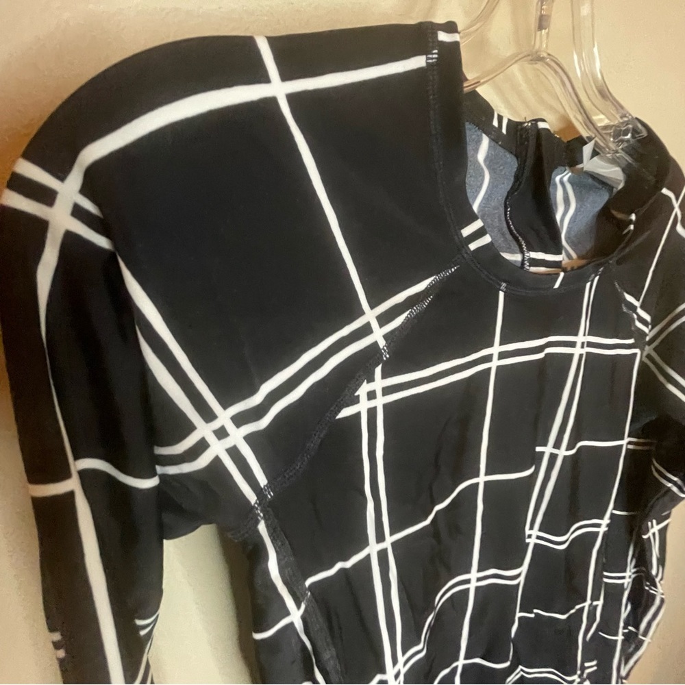 ATHLETA LANIKAI RASH GUARD TOP. Small - Picture 2 of 8